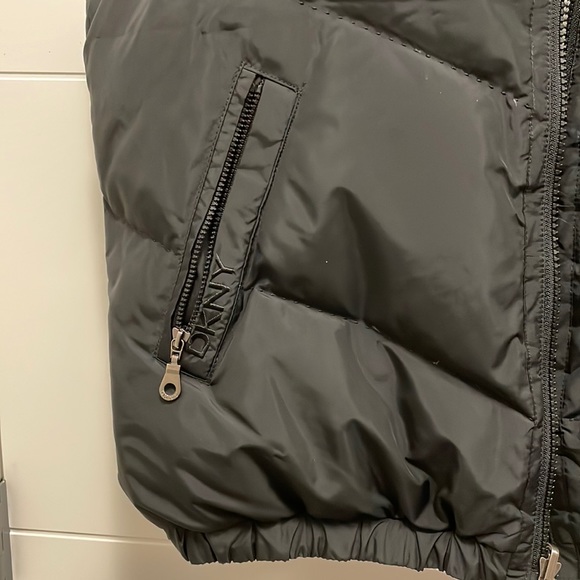 DKNY double sides women down vest. Size L - Picture 7 of 7
